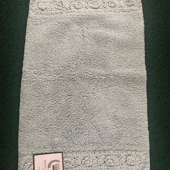 Bath Rug - Picture 1 of 4